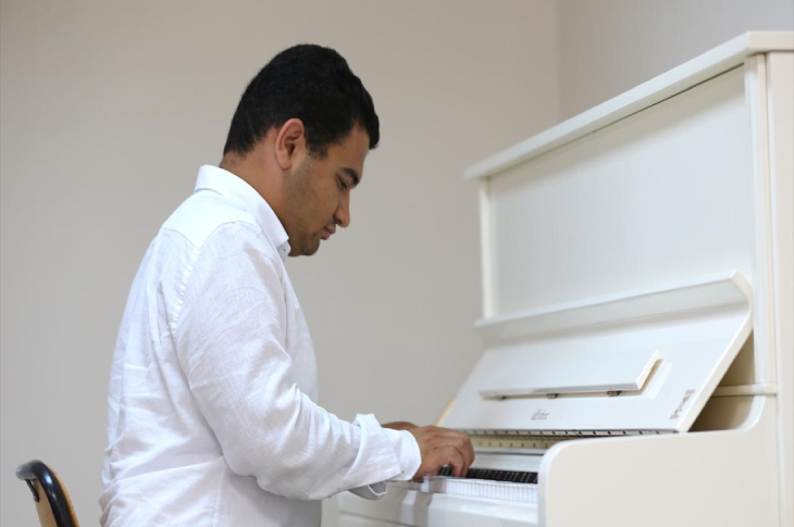 Otizmli Ertuğrul Gök, Özel Gereksinimli Bireylere Müzik Öğretmenliği Yapacak
