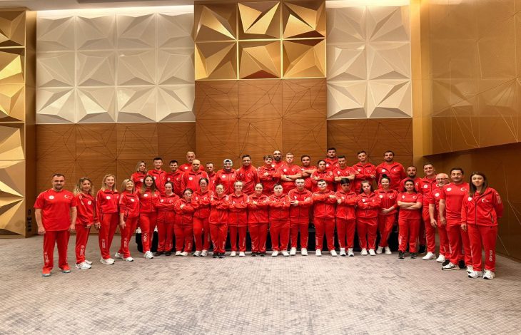 Atletizm, Masa Tenisi, Tenis ve Cimnastik branşında mücadele eden özel milli sporcular ve teknik kafile büyük bir salonda topluca yer alıyor.
