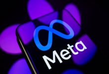 Akıllı telefon ekranında bulunan Meta Platforms logosu.