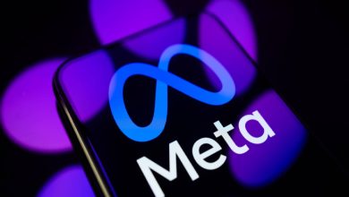Akıllı telefon ekranında bulunan Meta Platforms logosu.