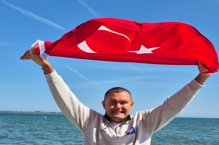 Otizmli Ultra Maraton Yüzücüsü Tuna Tunca, Kuzey Kanalı’nı Geçmeyi Başardı