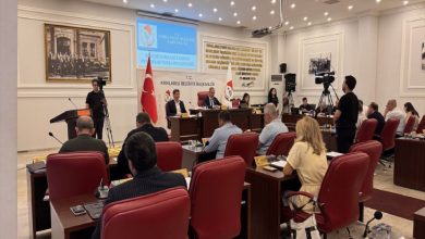 Kırklareli Belediye Meclisinde üyeler toplantı yapıyor.