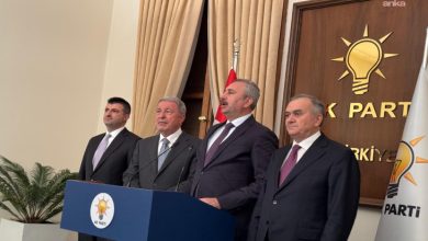 Soldan sağa doğru AK Parti İzmir Milletvekili Mehmet Ali Çelebi, Kayseri Milletvekili Hulusi Akar, AK Parti Grup Başkanvekili Abdulhamit Gül ile MHP Grup Başkanvekili Erkan Akçay basın açıklaması yaparken.