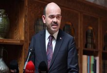 Aile ve Sosyal Hizmetler Bakan Yardımcısı Adil Çalışkan kürsüde konuşma yapıyor.