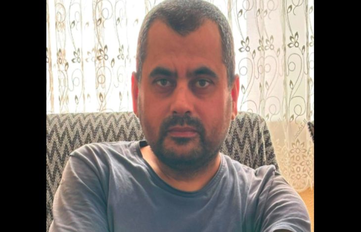 Arama çalışması başlatılan ve geri dönen erkek zihinsel engelli bireyin portre fotoğrafı.