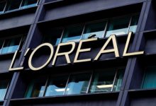 L'Oreal logosu tabelada iş merkezi üstünde bulunuyor.