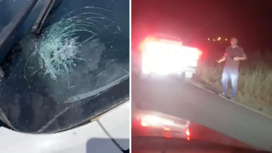 Görsel iki kareden oluşuyor. Sol karede bir aracın darbe sonucu çatlamış ön camı yakın planda görülüyor. Sağ karede ise gece saatlerinde yol kenarında duran bir araç ve aracın yakınındaki bir kişi yer alıyor.