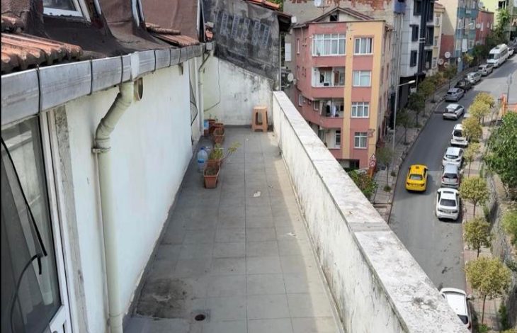 Olayın geçtiği teras.
