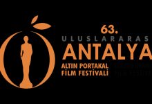 Siyah zemin üzerine turuncu renkte 63. Altın Portakal Filmi logosu ile yazısı görselde bulunuyor.
