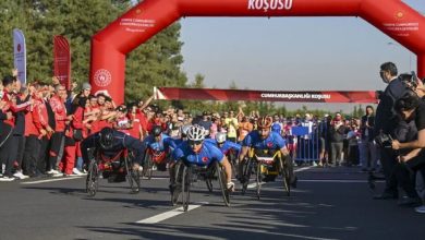 Engelli atletizm sporcuları maraton yarışında görsele yansıyor.