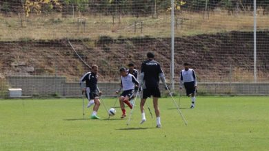 Türkiye Ampute Futbol Milli Takımı oyuncuları hazırlık maçı yapıyor.