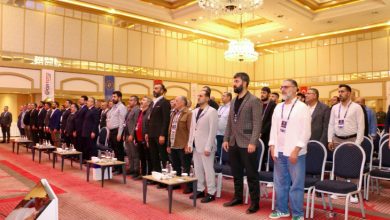 Türkiye İşitme Engelliler Spor Federasyonu 7. Olağan Mali Genel Kurulunda üyeler ayakta marş okurken.